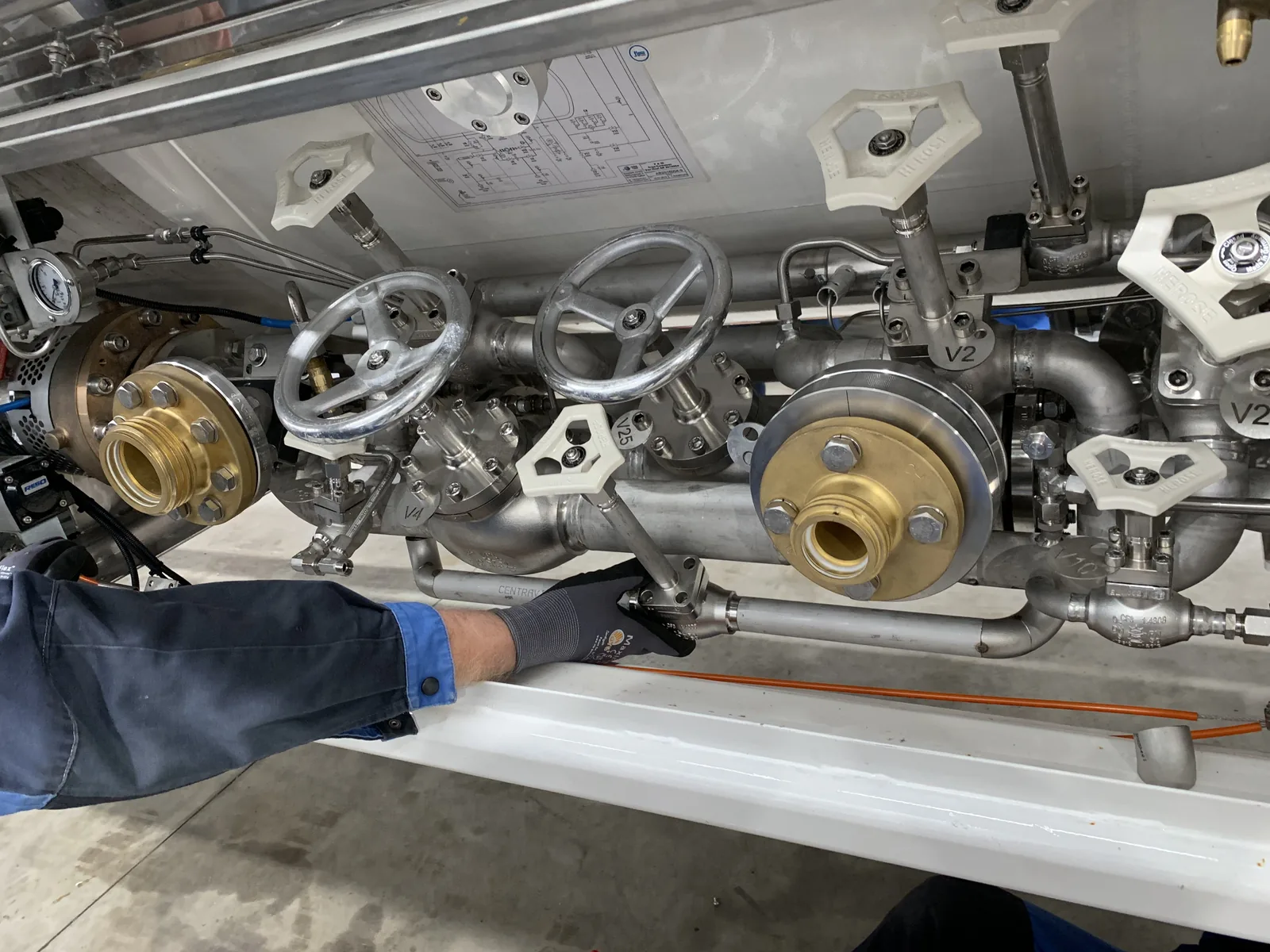 Technician operating the flushing line valve in the valve cabinet of a Bofort cryogenic ISO tank