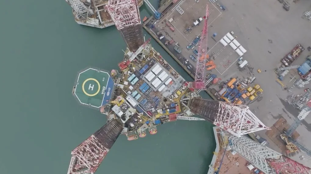 Aerial view of Petrodec’s ERDA rig with Bofort liquid CO₂ ISO tank containers on deck